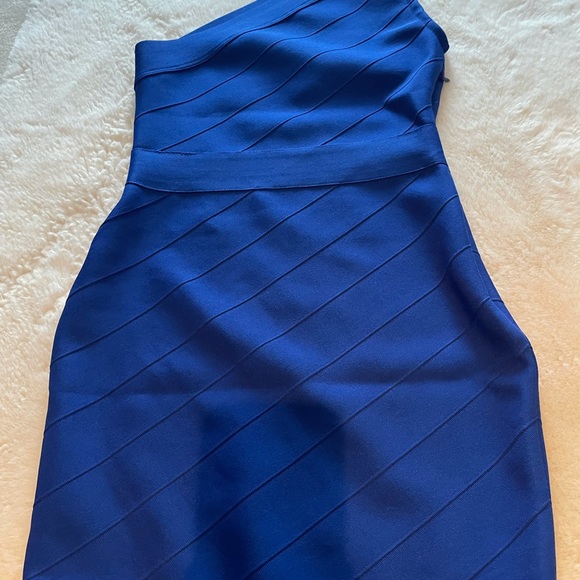 One shoulder bandage dress mew without tags - Picture 5 of 7